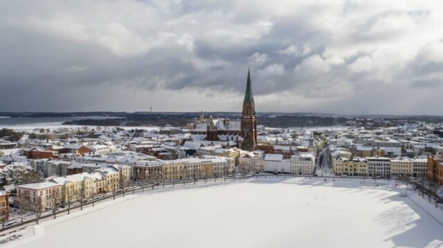 Schwerin, Ansicht Pfaffenteich mit Schweriner Dom im Winter