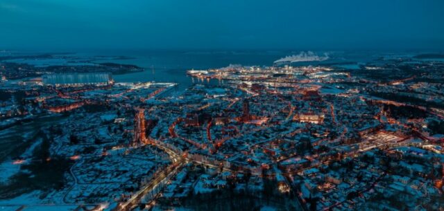 Luftaufnahme Wismar Altstadt mit Werft und Hafen im Winter 2026