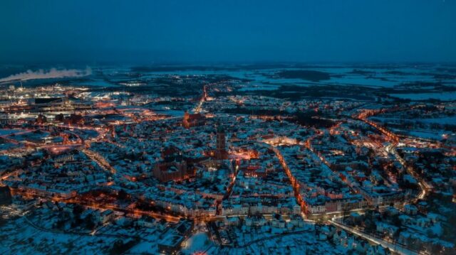 Luftbild mit Lichtern Wismar im Winter 2026